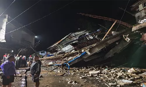मिजोरम के Lawngtlai में भारी बारिश के कारण इमारत ढही, 3 लोगों को सुरक्षित बचाया गया मिजोरम के Lawngtlai में भारी बारिश के कारण इमारत ढही, 3 लोगों को सुरक्षित बचाया गया