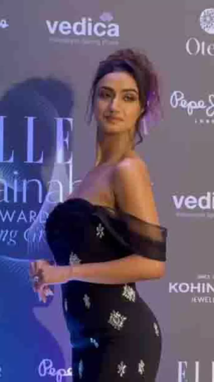 इलिशा मेयर की हॉट लुक