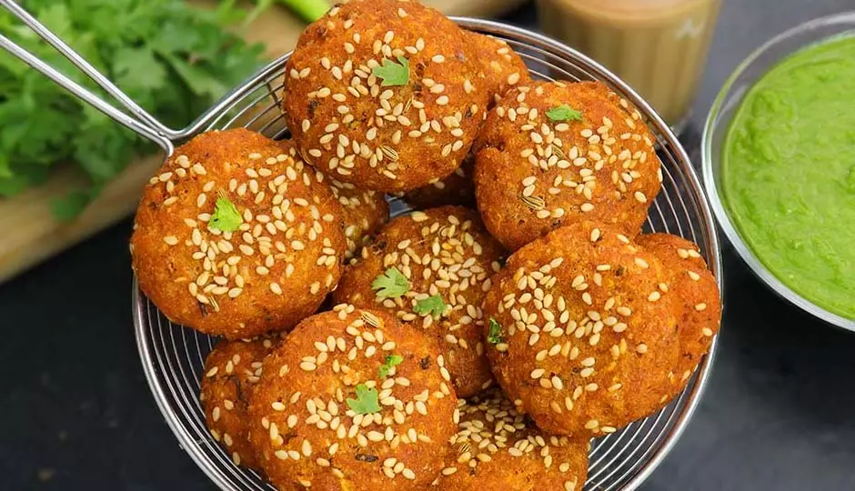 Murmura Vada: नाश्ते या लंच में बना सकते हैं यह टेस्टी डिश Murmura Vada: नाश्ते या लंच में बना सकते हैं यह टेस्टी डिश