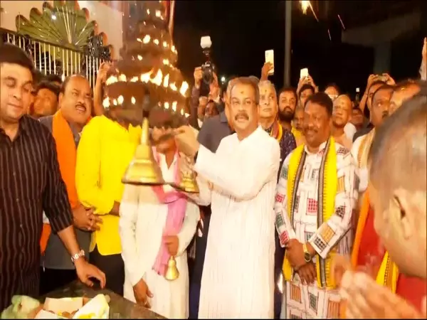 केंद्रीय मंत्री धर्मेंद्र प्रधान ने Sambalpur में शीतल षष्ठी यात्रा में भाग लिया केंद्रीय मंत्री धर्मेंद्र प्रधान ने Sambalpur में शीतल षष्ठी यात्रा में भाग लिया