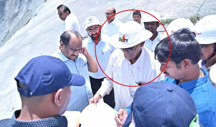 तेलंगाना कांग्रेस ने सुंकीशाला मदद के लिए कन्नैया नायडू को बुलाया, यात्रा गुप्त रखी तेलंगाना कांग्रेस ने सुंकीशाला मदद के लिए कन्नैया नायडू को बुलाया, यात्रा गुप्त रखी