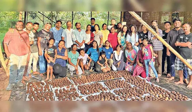 Sangareddy: AWCS और IOCL ने 3,000 सीड बॉल बनाए, 5 जून को वितरित करेंगे Sangareddy: AWCS और IOCL ने 3,000 सीड बॉल बनाए, 5 जून को वितरित करेंगे