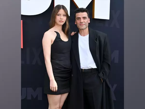 ऑस्कर इसाक, Mia Goth ने अपनी आगामी फिल्म फ्रेंकस्टीन का टीज़र जारी किया ऑस्कर इसाक, Mia Goth ने अपनी आगामी फिल्म फ्रेंकस्टीन का टीज़र जारी किया