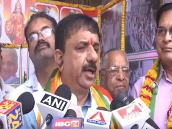 भाजपा सांसद आलोक शर्मा ने Bhopal में मुस्लिम जिम ट्रेनरों पर निशाना साधा भाजपा सांसद आलोक शर्मा ने Bhopal में मुस्लिम जिम ट्रेनरों पर निशाना साधा