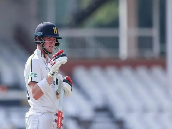 England Lions ने भारत-ए के खिलाफ तीसरे दिन के खेल के अंत में 527/7 का स्कोर बनाया England Lions ने भारत-ए के खिलाफ तीसरे दिन के खेल के अंत में 527/7 का स्कोर बनाया