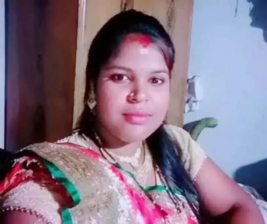 एक व्यक्ति ने पत्नी की हत्या कर दी, शव को कैपिटल अस्पताल में छोड़ दिया और फिर फरार हो गया एक व्यक्ति ने पत्नी की हत्या कर दी, शव को कैपिटल अस्पताल में छोड़ दिया और फिर फरार हो गया