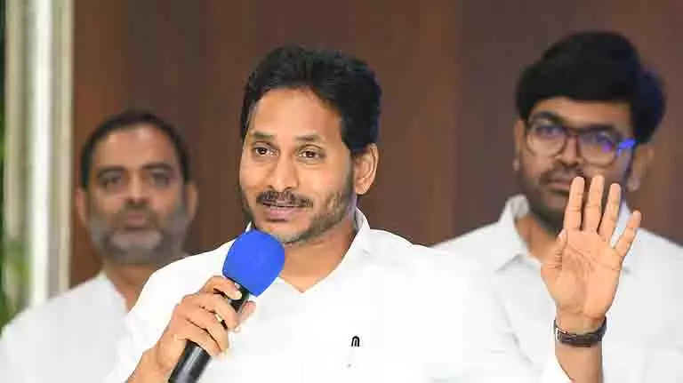 MDU प्रणाली समाप्त करने से गरीबों पर बोझ पड़ा: YSRCP प्रमुख जगन MDU प्रणाली समाप्त करने से गरीबों पर बोझ पड़ा: YSRCP प्रमुख जगन