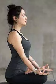 Yoga : गिरते बालों से है परेशान, तो करें ये योगासन Yoga : गिरते बालों से है परेशान, तो करें ये योगासन