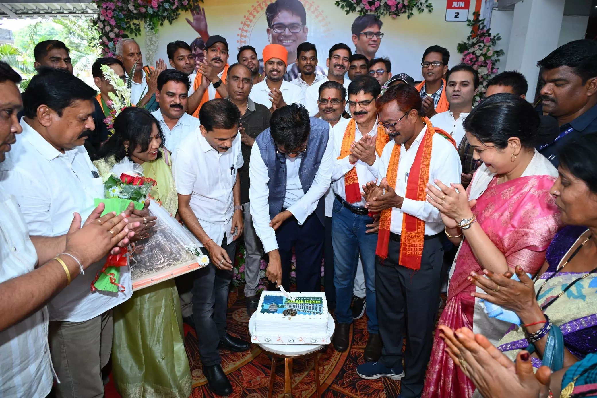 ओपी चौधरी को जन्मदिन की बधाई देने रायगढ़ विधायक कार्यालय में उमड़ी भीड़ ओपी चौधरी को जन्मदिन की बधाई देने रायगढ़ विधायक कार्यालय में उमड़ी भीड़