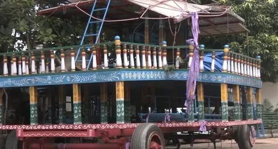 Kolkata : रथ में लगी एयरफोर्स की ताकत Kolkata : रथ में लगी एयरफोर्स की ताकत