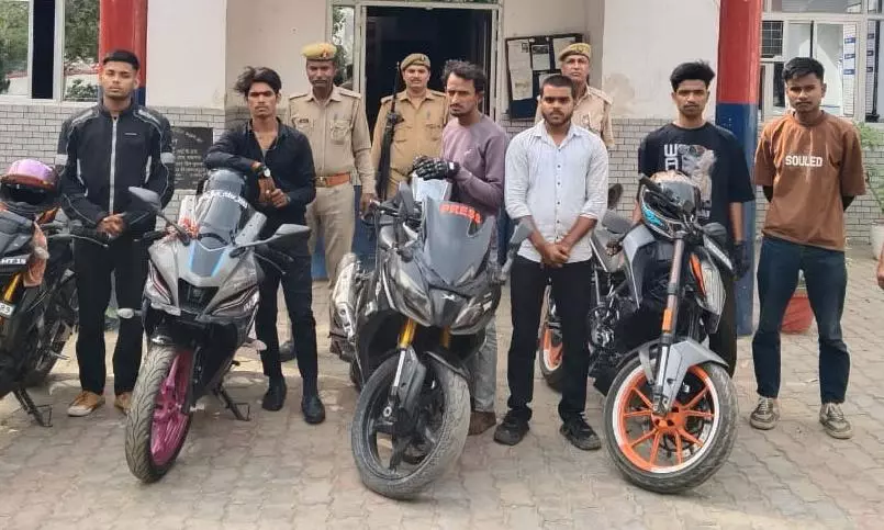 Unnao: पुलिस ने 6 स्टंट बाज युवको को दबोचा, 4 बाइक बरामद Unnao: पुलिस ने 6 स्टंट बाज युवको को दबोचा, 4 बाइक बरामद