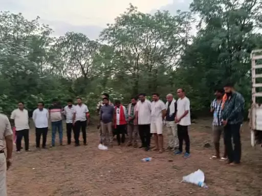 पुलिस की रेड में जंगल से 15 जुआरी गिरफ्तार, 17 बाइक और कैश जब्त पुलिस की रेड में जंगल से 15 जुआरी गिरफ्तार, 17 बाइक और कैश जब्त