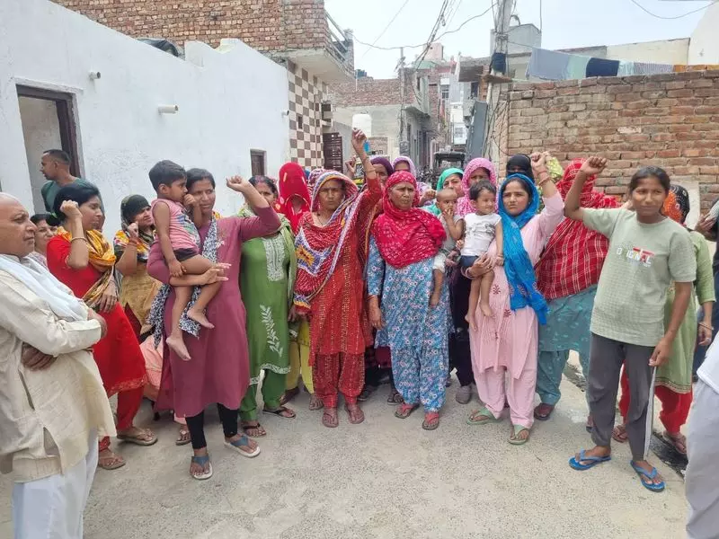 Bhiwani के कई इलाकों में पेयजल की कमी से लोग परेशान Bhiwani के कई इलाकों में पेयजल की कमी से लोग परेशान