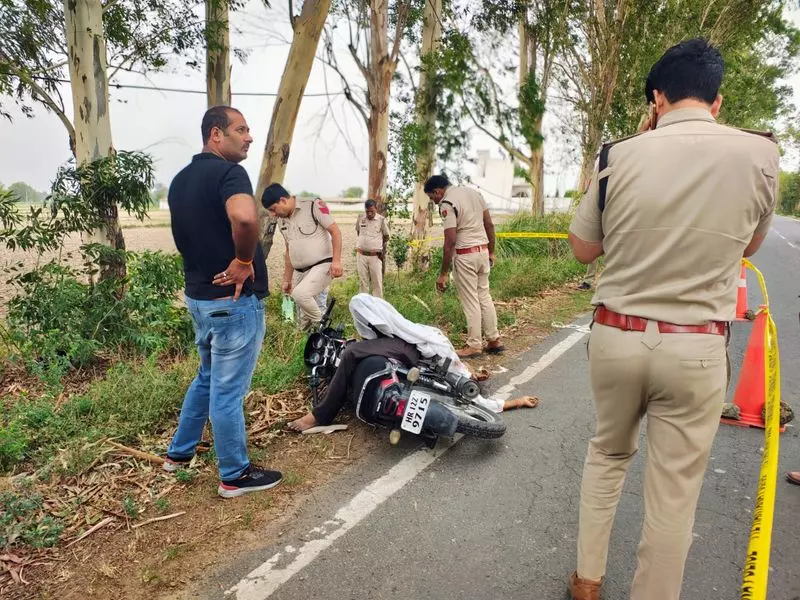 Rohtak के एक गांव में व्यक्ति की गोली मारकर हत्या, गैंगवार का संदेह Rohtak के एक गांव में व्यक्ति की गोली मारकर हत्या, गैंगवार का संदेह