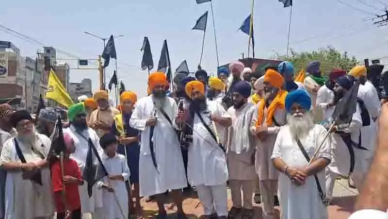 Punjab: प्रदर्शनकारियों ने 2015 के बेअदबी मामले में न्याय की मांग की Punjab: प्रदर्शनकारियों ने 2015 के बेअदबी मामले में न्याय की मांग की