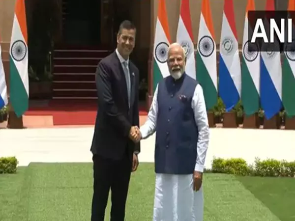 PM Modi ने हैदराबाद हाउस में पैराग्वे के राष्ट्रपति सैंटियागो पेना पालासिओस से मुलाकात की PM Modi ने हैदराबाद हाउस में पैराग्वे के राष्ट्रपति सैंटियागो पेना पालासिओस से मुलाकात की