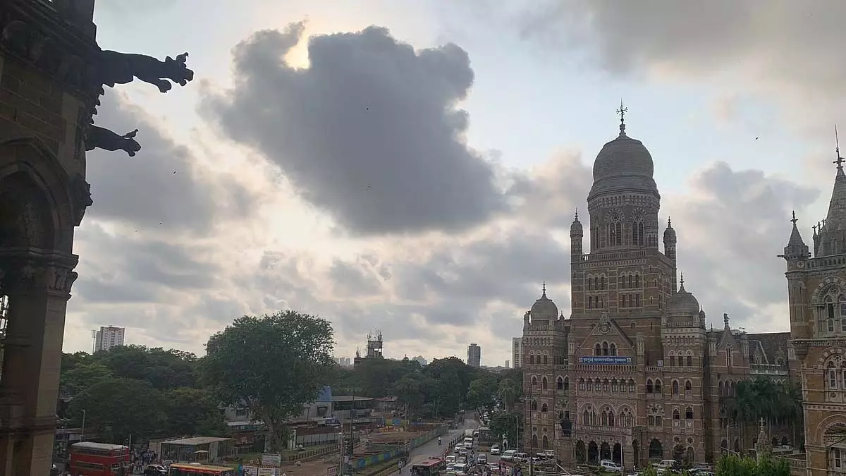 Mumbai : आईएमडी ने 2 जून को बादल छाए रहने के साथ हल्की बारिश की भविष्यवाणी की Mumbai : आईएमडी ने 2 जून को बादल छाए रहने के साथ हल्की बारिश की भविष्यवाणी की