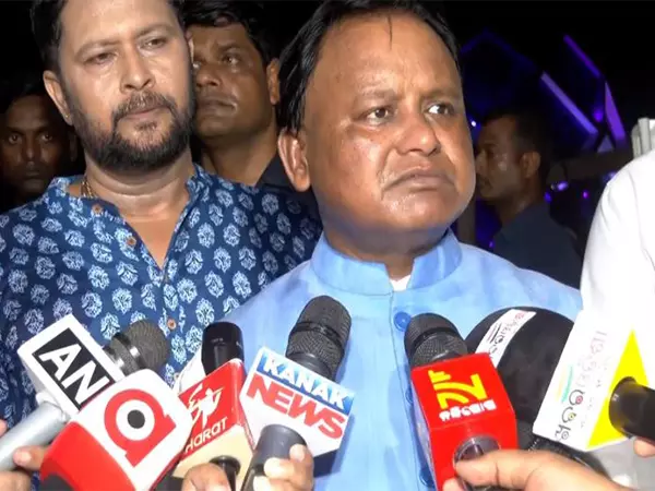 Odisha CM ने भुवनेश्वर में कलिंग स्टूडियो के जीर्णोद्धार की प्रगति की समीक्षा की Odisha CM ने भुवनेश्वर में कलिंग स्टूडियो के जीर्णोद्धार की प्रगति की समीक्षा की