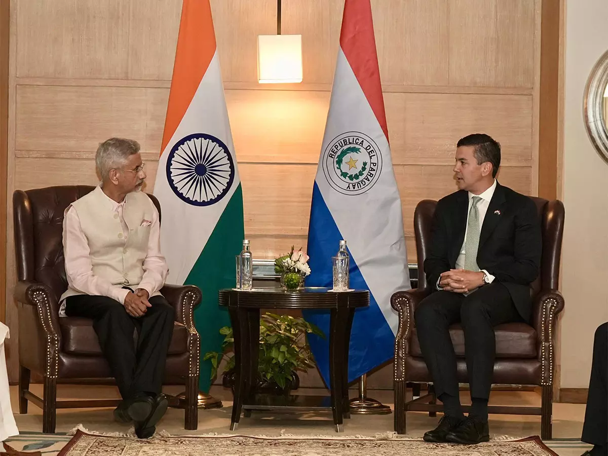 Jaishankar ने पराग्वे के राष्ट्रपति सैंटियागो पेना पालासिओस से मुलाकात की Jaishankar ने पराग्वे के राष्ट्रपति सैंटियागो पेना पालासिओस से मुलाकात की
