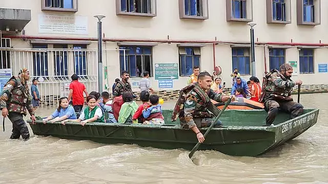 असम में भारी बारिश से बाढ़ की स्थिति गंभीर: कई जगहों पर भूस्खलन, दो की मौत असम में भारी बारिश से बाढ़ की स्थिति गंभीर: कई जगहों पर भूस्खलन, दो की मौत