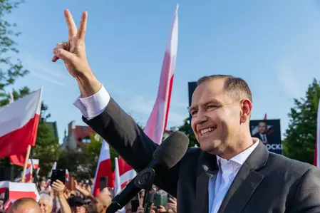 Poland के राष्ट्रपति चुनाव में करोल नवरोकी ने जीत दर्ज की Poland के राष्ट्रपति चुनाव में करोल नवरोकी ने जीत दर्ज की