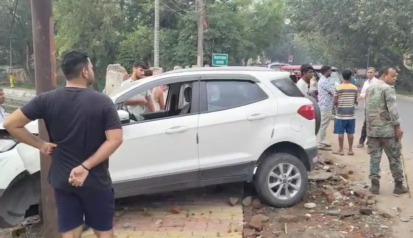 Dhanbad: कार और ऑटो की भीषण टक्कर, एक की मौत, छह घायल Dhanbad: कार और ऑटो की भीषण टक्कर, एक की मौत, छह घायल