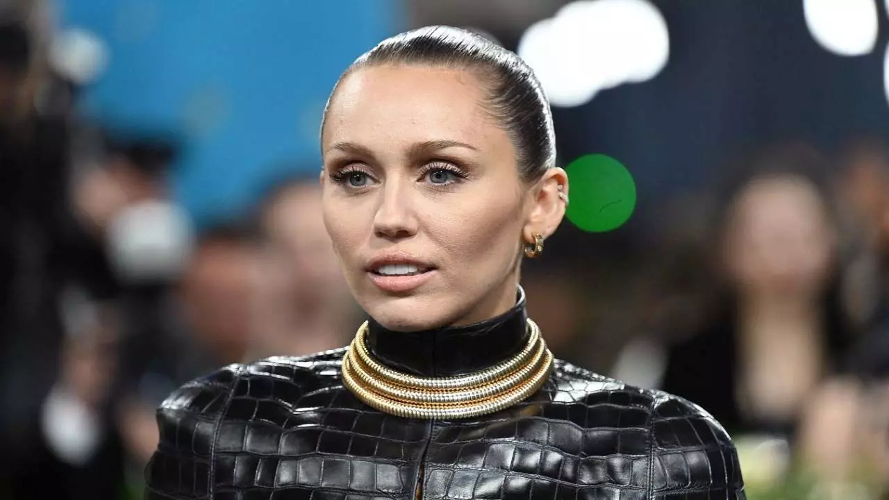 क्या Miley Cyrus लियाम हेम्सवर्थ से तलाक के बाद माँ बनने की योजना बना रही हैं? क्या Miley Cyrus लियाम हेम्सवर्थ से तलाक के बाद माँ बनने की योजना बना रही हैं?