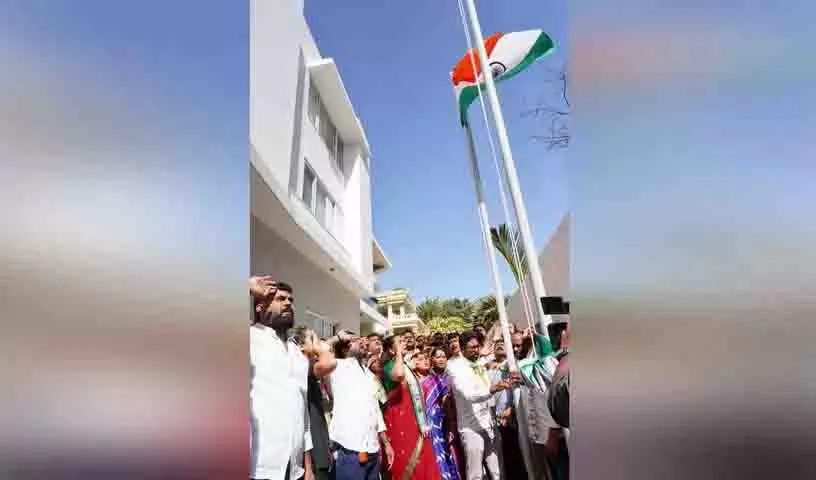 BRS ने देशभक्ति के उत्साह के साथ मनाया तेलंगाना स्थापना दिवस BRS ने देशभक्ति के उत्साह के साथ मनाया तेलंगाना स्थापना दिवस
