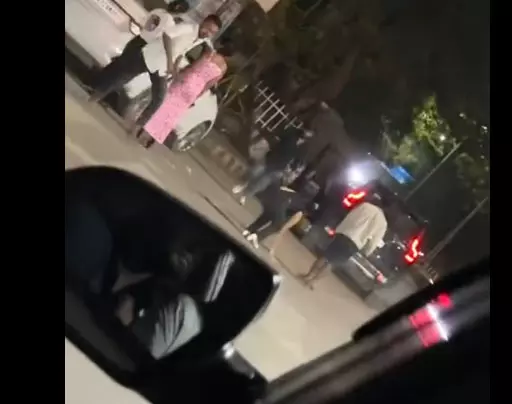 बिगड़ैलों ने बीच सड़क में दिखाया रंग, नशे में थे सभी बिगड़ैलों ने बीच सड़क में दिखाया रंग, नशे में थे सभी