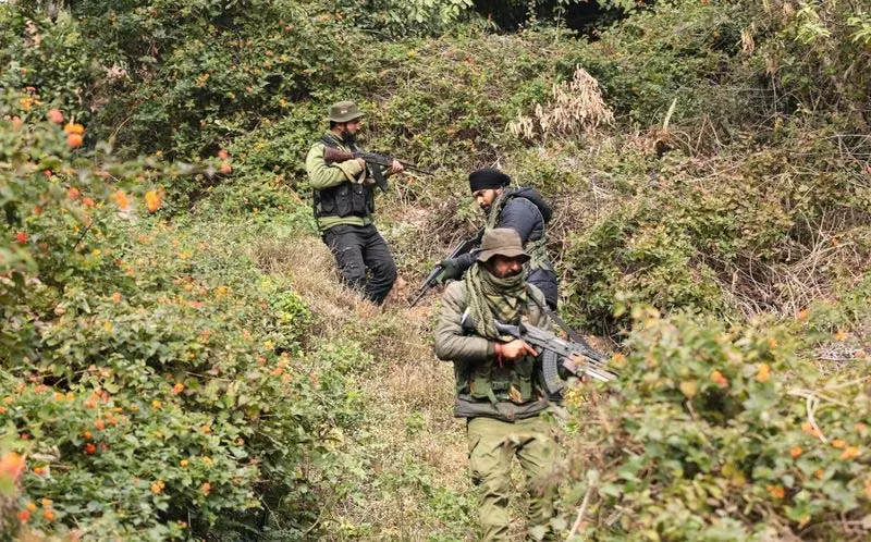 जम्मू-कश्मीर के Kathua में तलाशी अभियान जारी जम्मू-कश्मीर के Kathua में तलाशी अभियान जारी