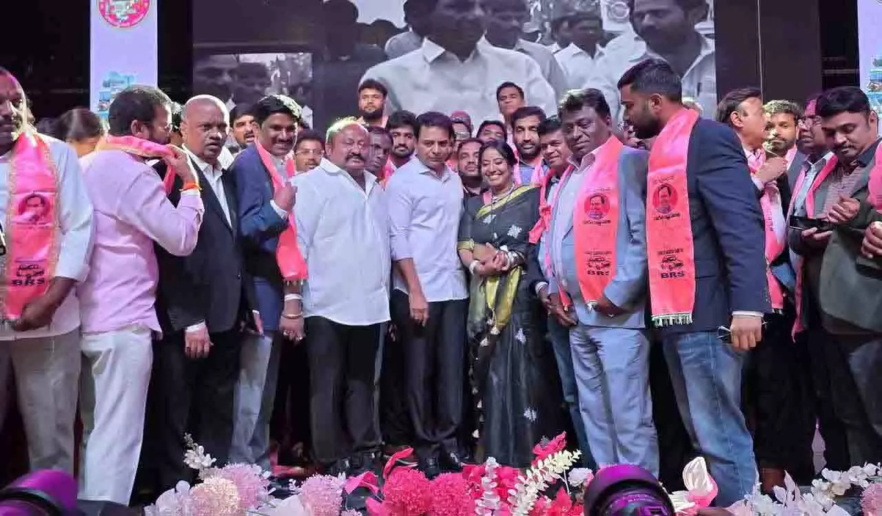 KTR ने तेलंगाना के प्रति बीआरएस की प्रतिबद्धता की पुष्टि की KTR ने तेलंगाना के प्रति बीआरएस की प्रतिबद्धता की पुष्टि की