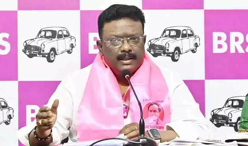 BRS एमएलसी श्रवण ने मां और उसके नवजात की मौत के लिए कांग्रेस सरकार को जिम्मेदार ठहराया BRS एमएलसी श्रवण ने मां और उसके नवजात की मौत के लिए कांग्रेस सरकार को जिम्मेदार ठहराया