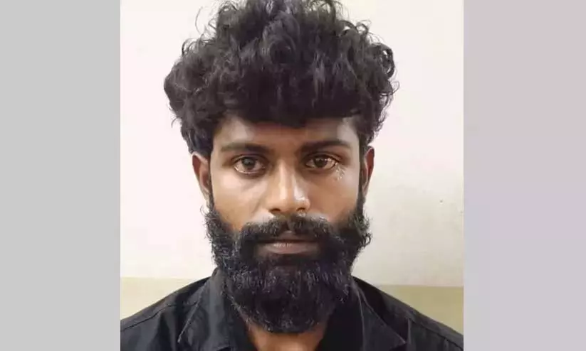 घर में घुसकर महिला से दुष्कर्म का प्रयास; वालयार मामले में जमानत पर छूटा आरोपी फिर गिरफ्तार घर में घुसकर महिला से दुष्कर्म का प्रयास; वालयार मामले में जमानत पर छूटा आरोपी फिर गिरफ्तार
