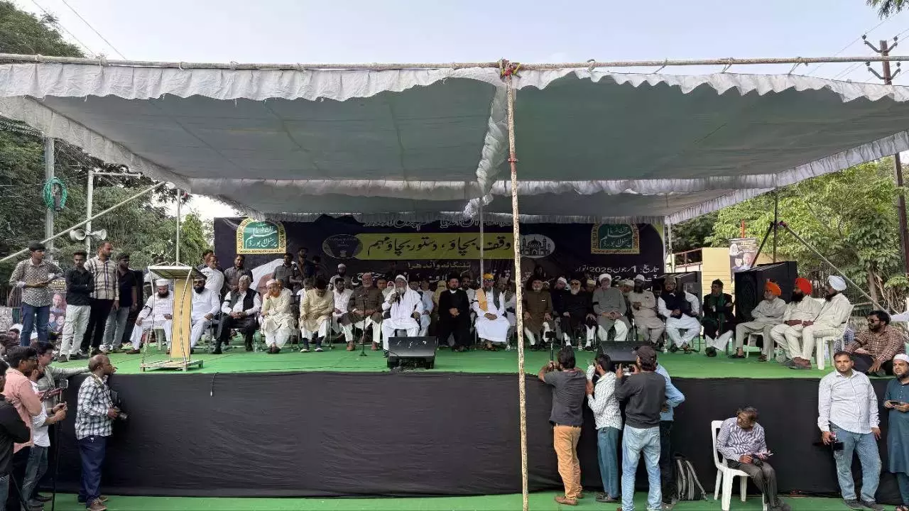 AIMPLB प्रमुख ने मुसलमानों से वक्फ कानून के खिलाफ विरोध प्रदर्शन जारी रखने का आग्रह किया AIMPLB प्रमुख ने मुसलमानों से वक्फ कानून के खिलाफ विरोध प्रदर्शन जारी रखने का आग्रह किया