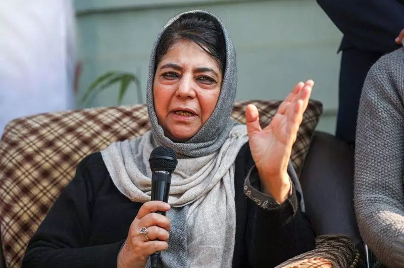 Mehbooba ने कश्मीरी पंडितों की सम्मानजनक वापसी की मांग की Mehbooba ने कश्मीरी पंडितों की सम्मानजनक वापसी की मांग की