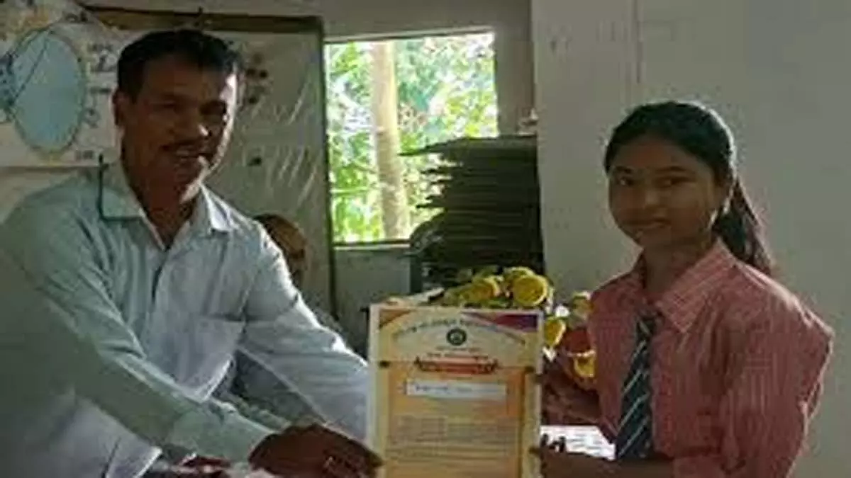 शिवसागर में एचएस और एचएसएलसी के मेधावी छात्रों को सम्मानित किया गया शिवसागर में एचएस और एचएसएलसी के मेधावी छात्रों को सम्मानित किया गया
