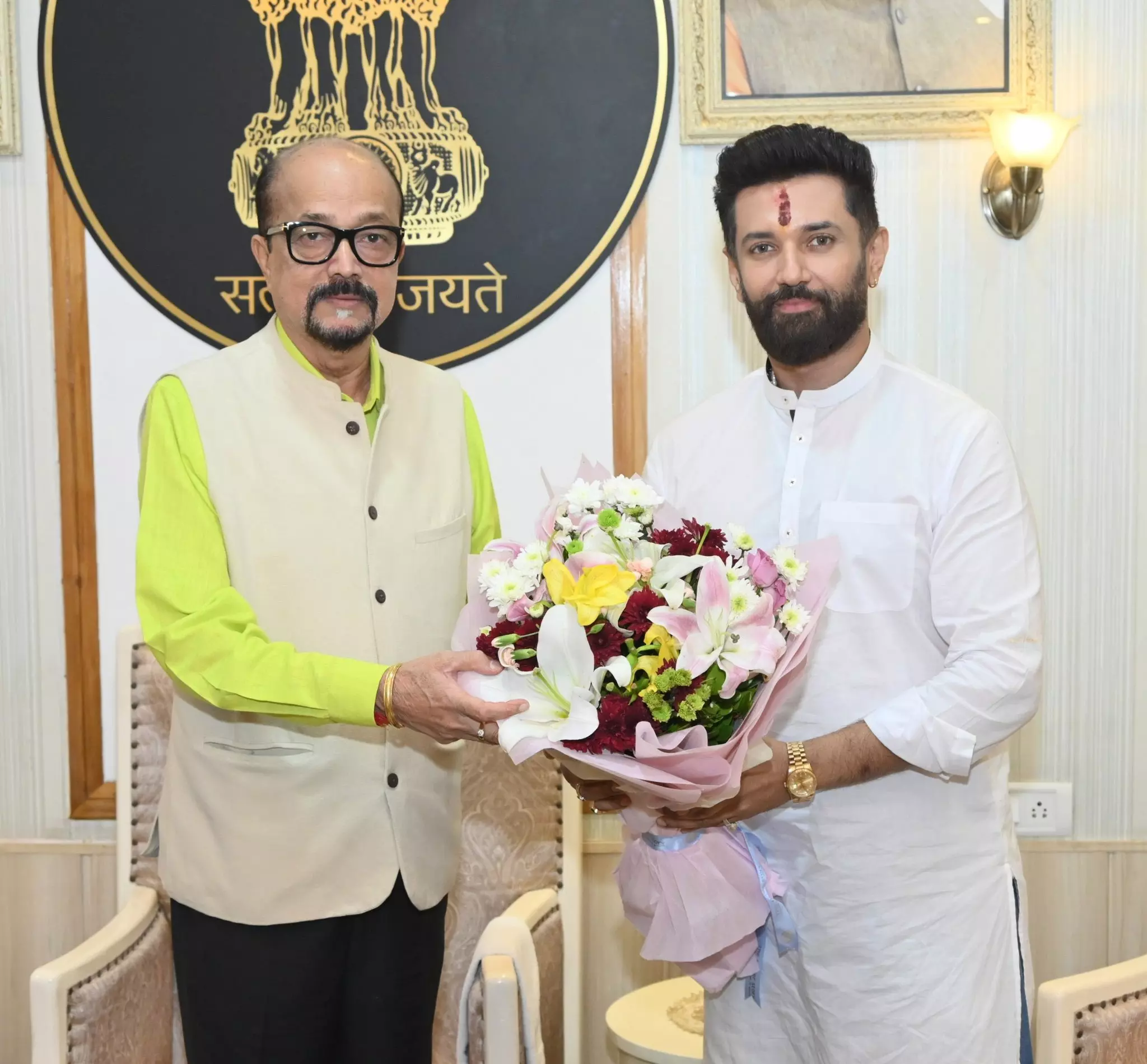 राज्यपाल डेका से मिले केंद्रीय मंत्री चिराग पासवान राज्यपाल डेका से मिले केंद्रीय मंत्री चिराग पासवान