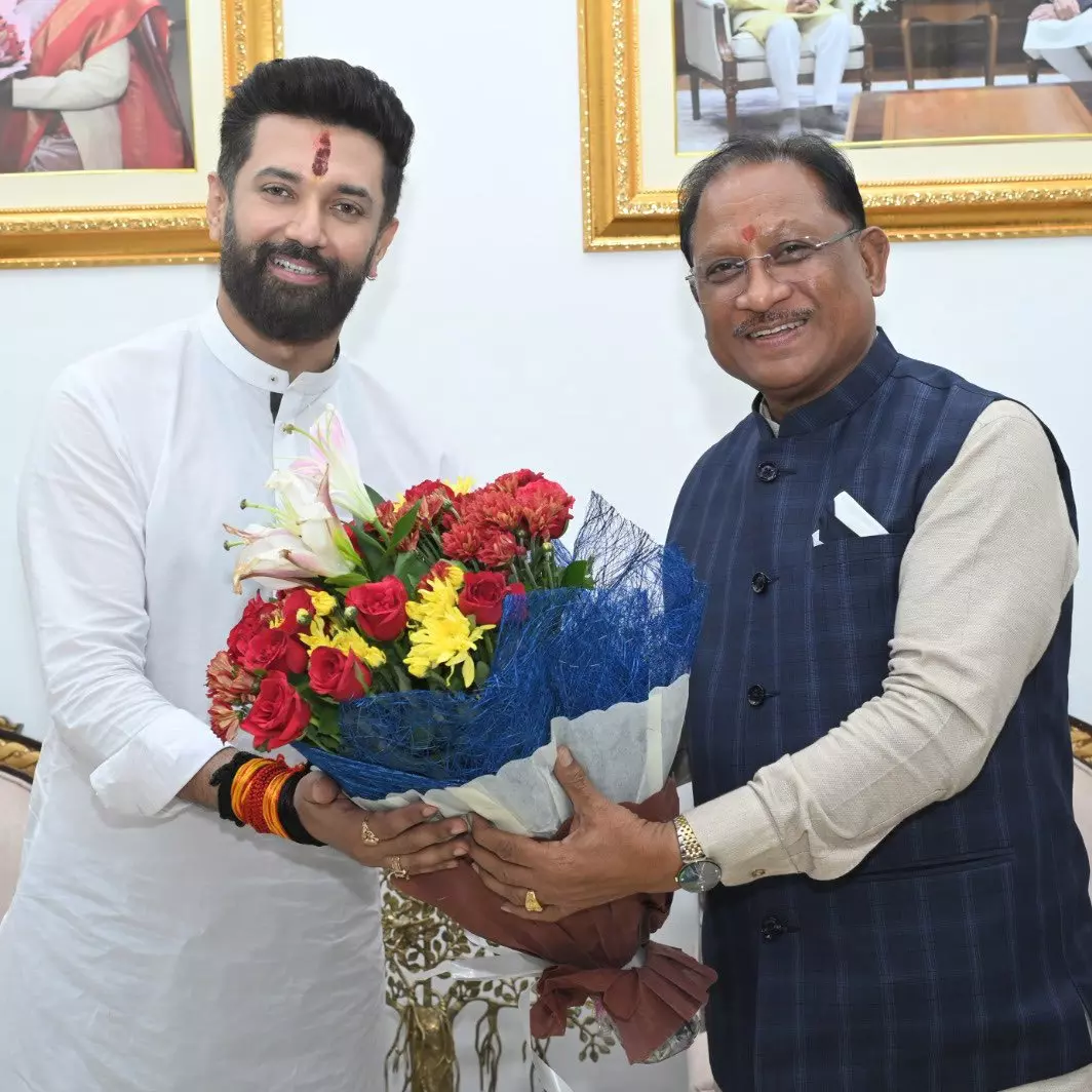 CM साय और केंद्रीय मंत्री चिराग पासवान के बीच हुई मुलाकात CM साय और केंद्रीय मंत्री चिराग पासवान के बीच हुई मुलाकात