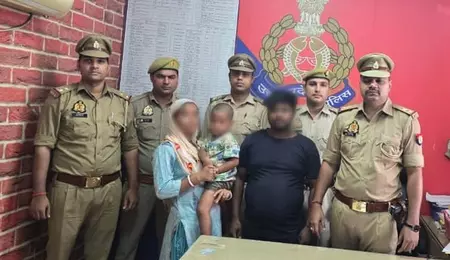 पुलिस ने 24 घंटे के अंदर गुमशुदा बच्ची को तलाश कर सकुशल परिजनों को सौंपा पुलिस ने 24 घंटे के अंदर गुमशुदा बच्ची को तलाश कर सकुशल परिजनों को सौंपा