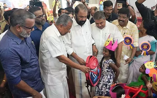 छात्रों के साथ-साथ शिक्षकों को भी अपना नवीनीकरण करना चाहिए: Pinarayi Vijayan छात्रों के साथ-साथ शिक्षकों को भी अपना नवीनीकरण करना चाहिए: Pinarayi Vijayan