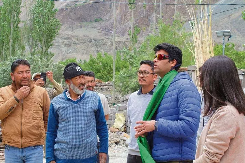 Jammu: कृषि सचिव ने नुब्रा घाटी का दौरा किया Jammu: कृषि सचिव ने नुब्रा घाटी का दौरा किया