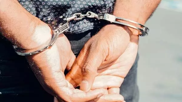 New delhi: पुलिस से 51 लाख रुपये नकद और आभूषण चोरी करने के आरोप में हेड कांस्टेबल को गिरफ्तार किया New delhi: पुलिस से 51 लाख रुपये नकद और आभूषण चोरी करने के आरोप में हेड कांस्टेबल को गिरफ्तार किया