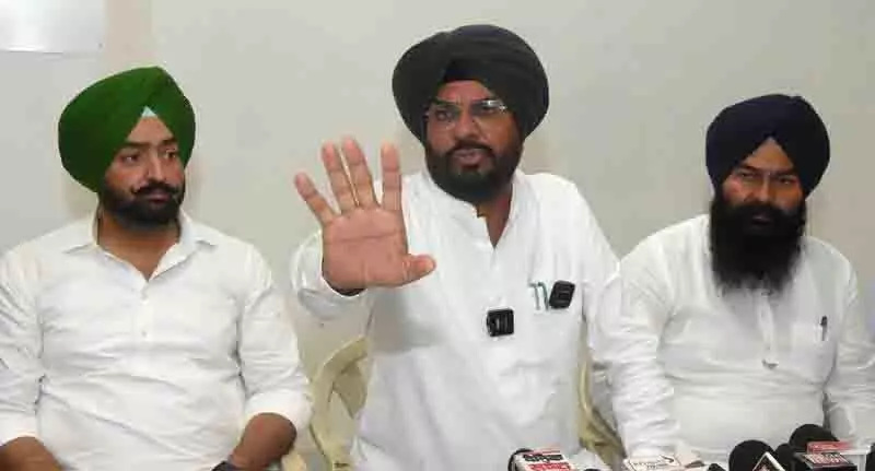 मंत्री धालीवाल ने BJP नेता की आलोचना की, उनकी पार्टी पर पाखंड का आरोप लगाया मंत्री धालीवाल ने BJP नेता की आलोचना की, उनकी पार्टी पर पाखंड का आरोप लगाया