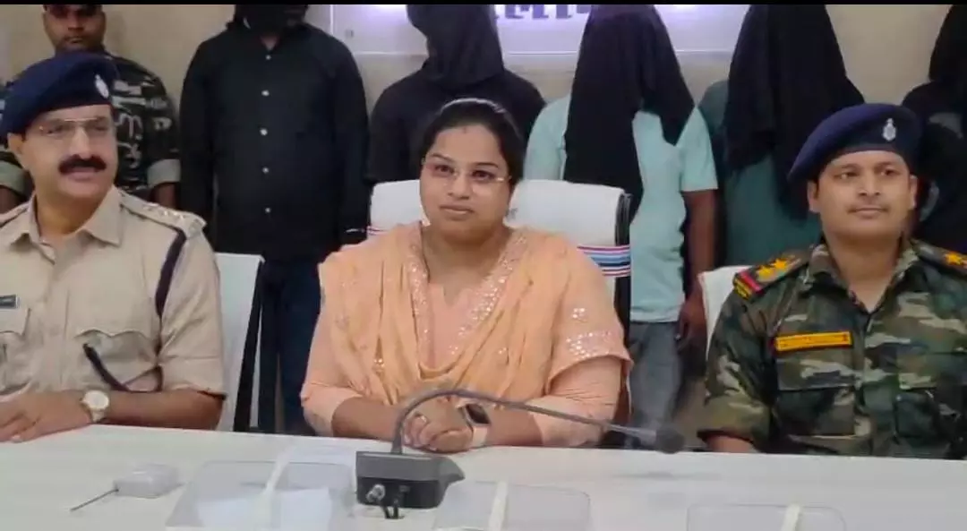 Palamu: माइंस में आगजनी मामले का उद्भेदन, गिरोह के 5 सदस्य गिरफ्तार Palamu: माइंस में आगजनी मामले का उद्भेदन, गिरोह के 5 सदस्य गिरफ्तार