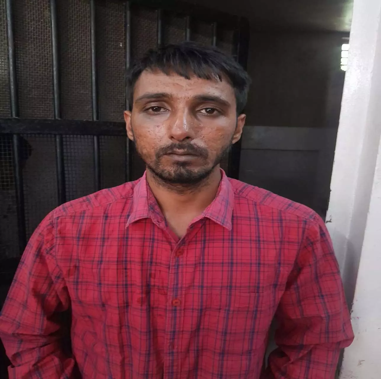 Raipur Breaking: 23 लाख से की एल्यूमिनियम सेक्शन चोरी करने वाला जबलपुर से गिरफ्तार Raipur Breaking: 23 लाख से की एल्यूमिनियम सेक्शन चोरी करने वाला जबलपुर से गिरफ्तार