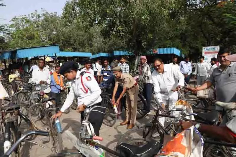 विश्व साइकिल दिवस के अवसर पर Chandigarh यातायात पुलिस ने सड़क सुरक्षा अभियान शुरू विश्व साइकिल दिवस के अवसर पर Chandigarh यातायात पुलिस ने सड़क सुरक्षा अभियान शुरू