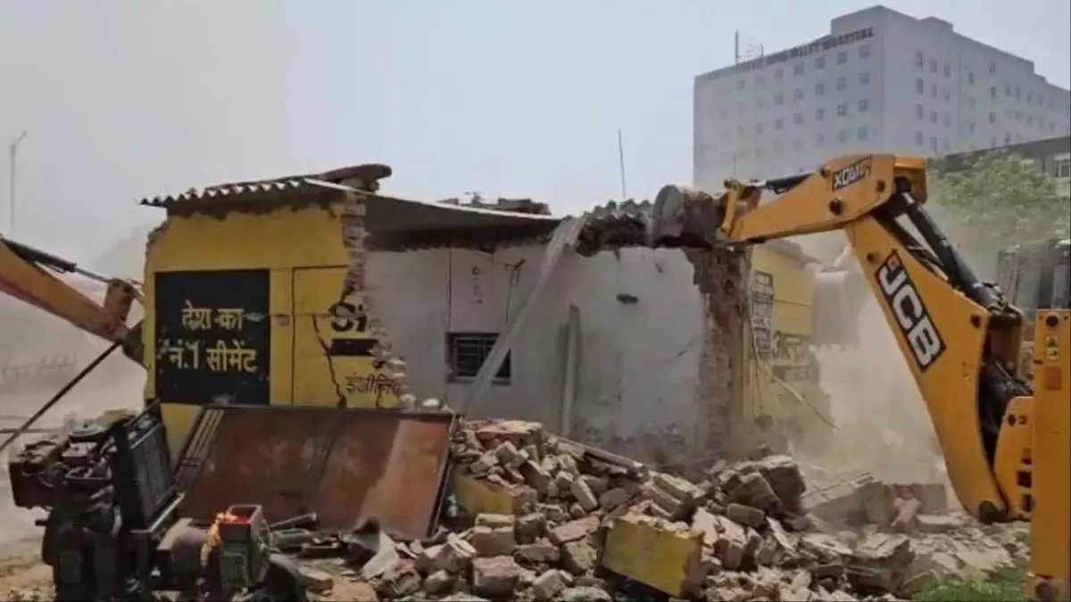 100 करोड़ की जमीन पर Bulldozer , ग्रेनो ने 16 साल बाद आवंटन कराया 100 करोड़ की जमीन पर Bulldozer , ग्रेनो ने 16 साल बाद आवंटन कराया