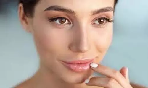 Beauty Care: प्राकृतिक रूप से गुलाबी और स्वस्थ होंठों के लिए आजमाएं ये 3 DIY स्क्रब Beauty Care: प्राकृतिक रूप से गुलाबी और स्वस्थ होंठों के लिए आजमाएं ये 3 DIY स्क्रब