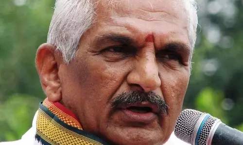सुहास के स्मारक पर अभद्र भाषा: कल्लाडका प्रभाकर भट्ट के खिलाफ FIR सुहास के स्मारक पर अभद्र भाषा: कल्लाडका प्रभाकर भट्ट के खिलाफ FIR