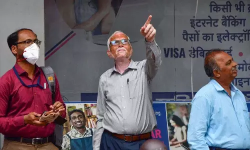 शुरुआती कारोबार में सेंसेक्स 762 अंक गिरा, निफ्टी 24,538 पर पहुंचा शुरुआती कारोबार में सेंसेक्स 762 अंक गिरा, निफ्टी 24,538 पर पहुंचा
